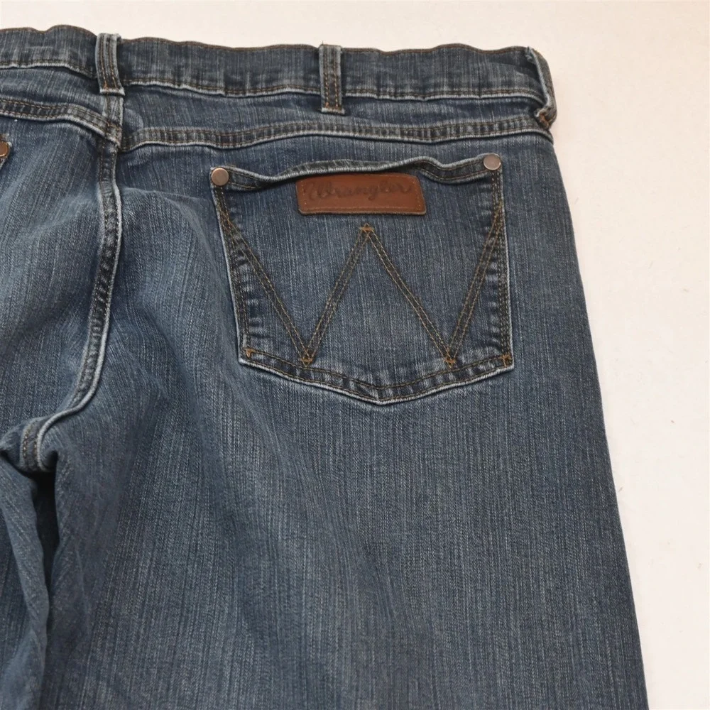 Wrangler 40x32 Medium Strech Denim Retro Relaxed Boot Cut Mens Jeans